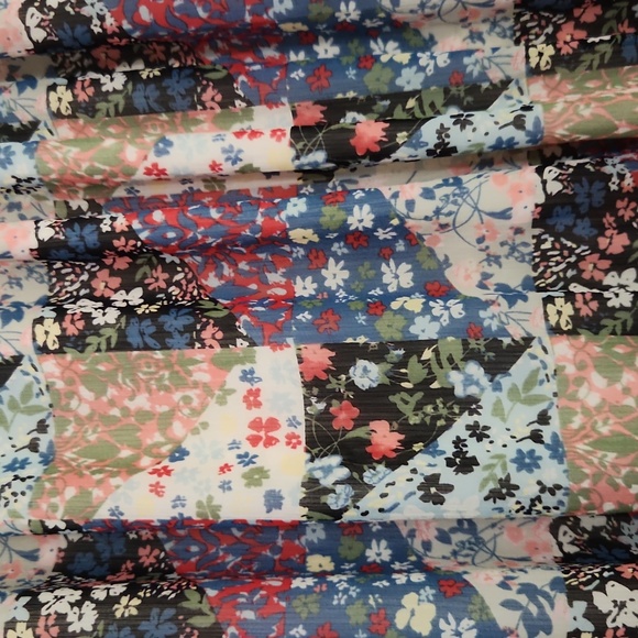 Jessica Simpson Maternity Dress Size Small with patchwork design - Picture 7 of 7